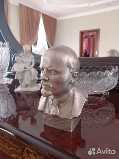 Бюст ленина