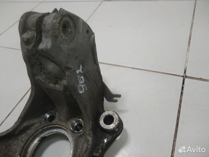 Кулак поворотный передний левый Volkswagen Passat