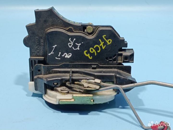 Замок двери передний правый Mitsubishi Outlander 1