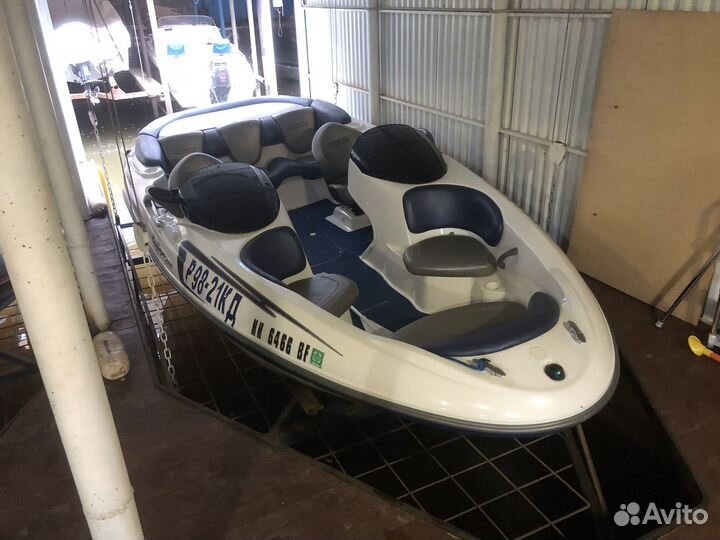 Водометный катер BRP Sea-Doo Challenger 2000