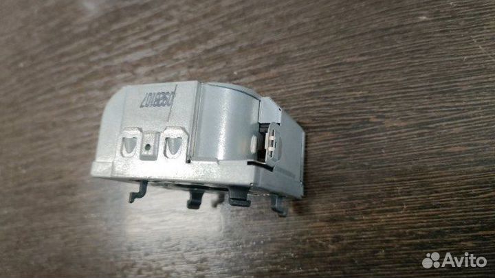 Блок розжига ксенона Audi A8 D3 6.0 BHT 2008