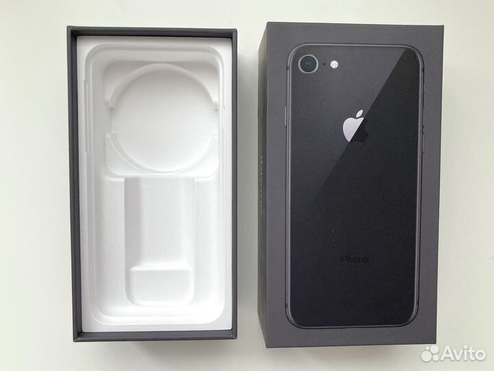 Коробка от iPhone 8 и iPhone 6