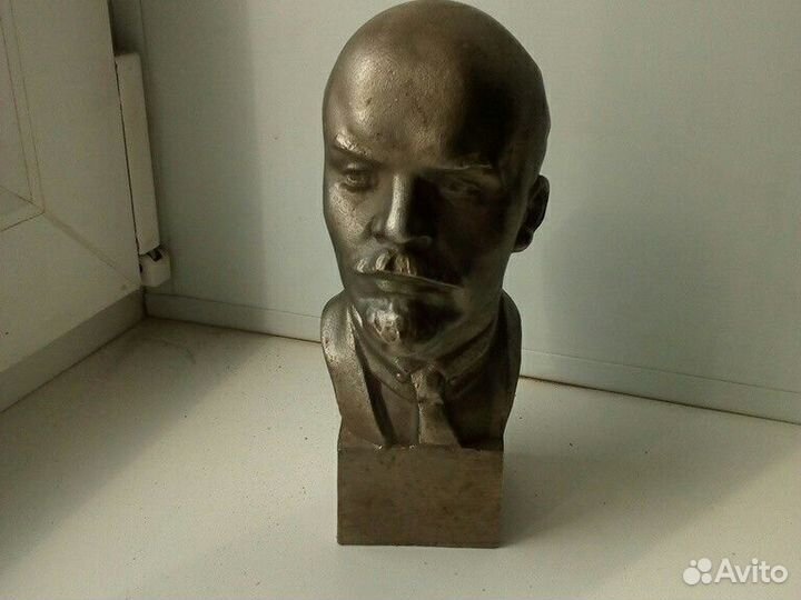 Бюст Ленина