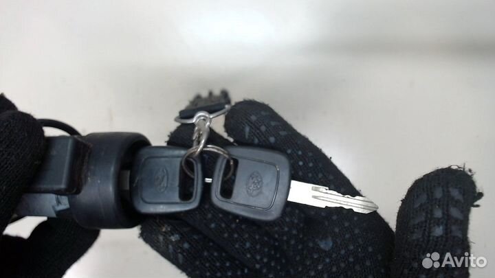 Замок зажигания Subaru Legacy (B11), 1997