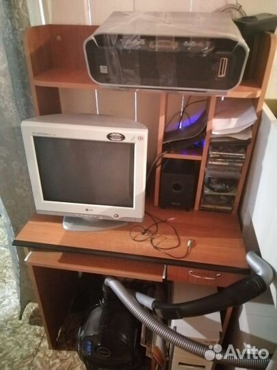 Компьютерный стол