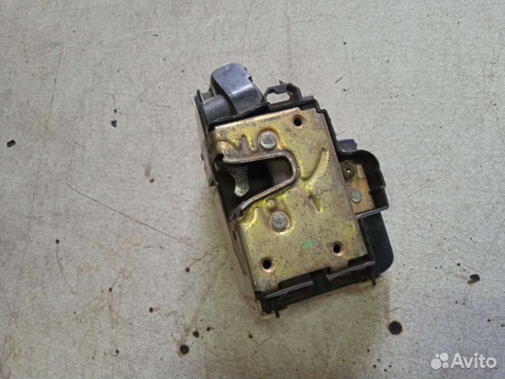 Замок двери передний правый Volkswagen Golf 3