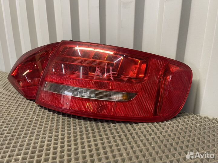 Фонарь задний правый Audi A4 B8