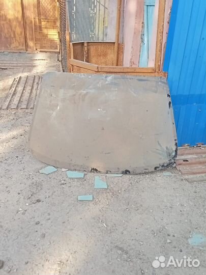 Лобовое стекло