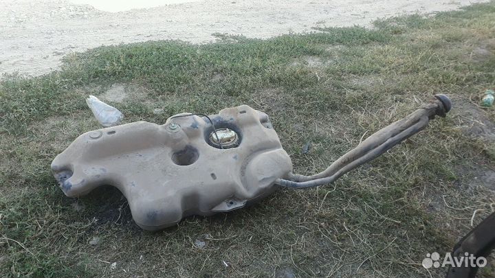 Бак на рено логан