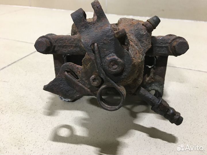 Суппорт задний левый Transporter T5 2003-2015