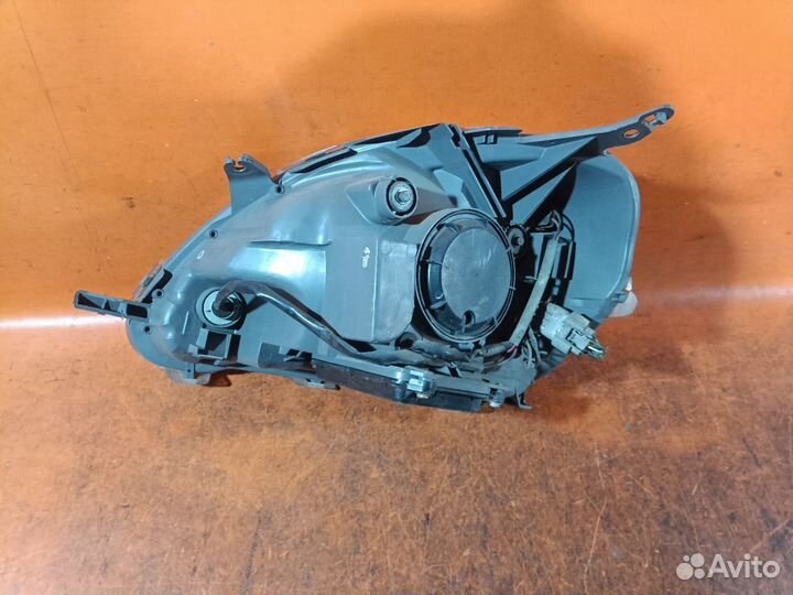 Фара Toyota Vitz SCP13 (Правое)