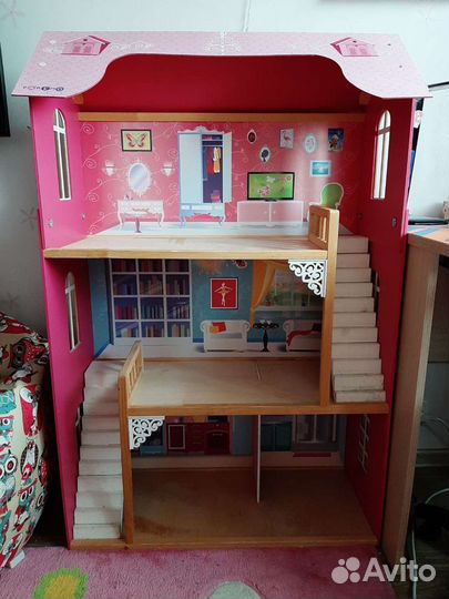 Большой кукольный домик