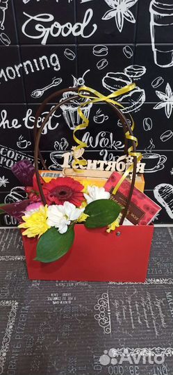 Корзины, букеты из сладостей и цветов