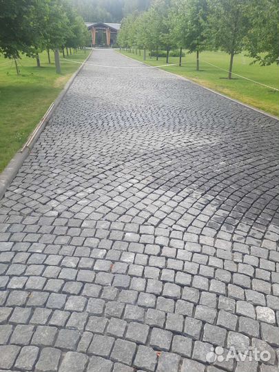 Укладка гранита брусчатки