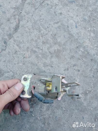 Замок багажника универсал corolla 100 кузов