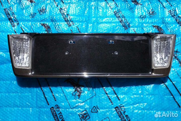 Накладка крышки багажника Lexus Lx 570 черная