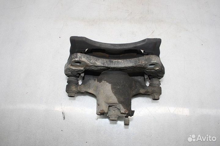 Суппорт передний левый mitsubishi outlander 2015
