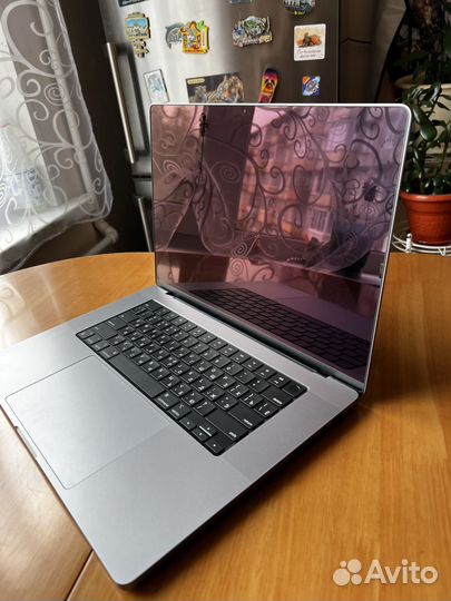 Macbook Pro16 m1max 64gb 1tb (один такой в России)
