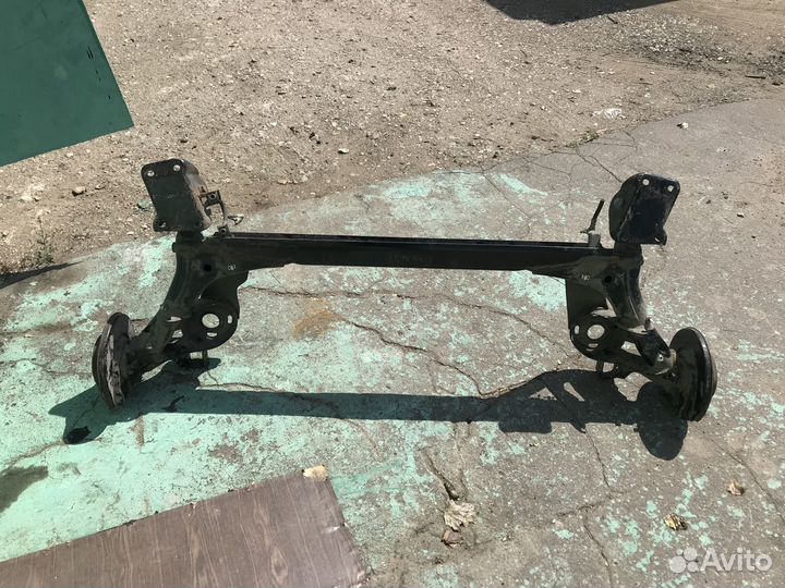 Шкода Рапид 2015г задняя балка