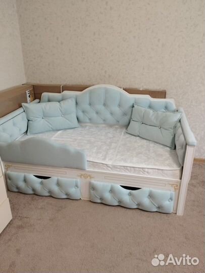 Детская кровать с бортиком