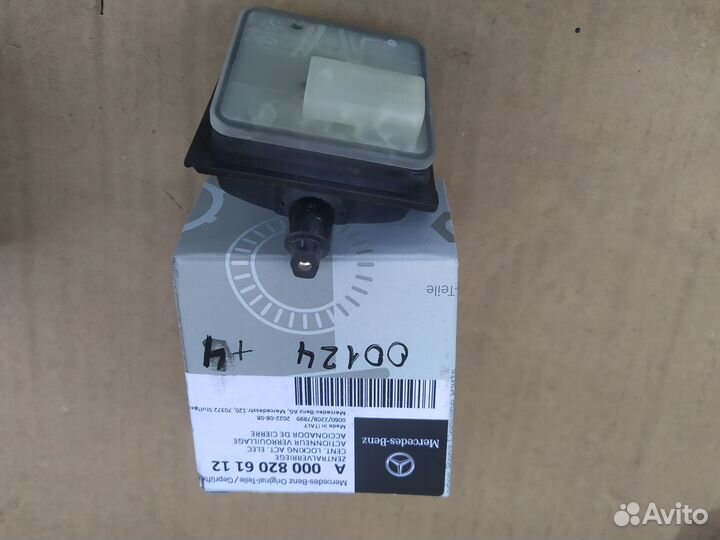 Активатор лючка бензобака Mercedes A0008206112