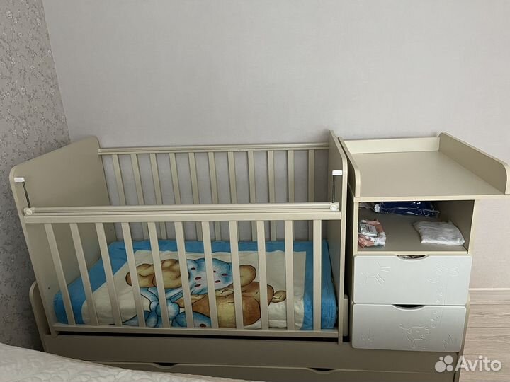 Бронь Детская кроватка с маятником
