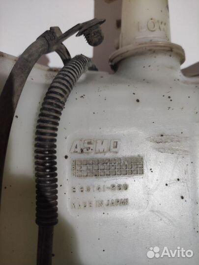 Бачок омывателя Mazda с моторчиком и трубками