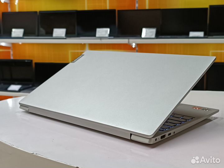 Ноутбук Lenovo 15.6