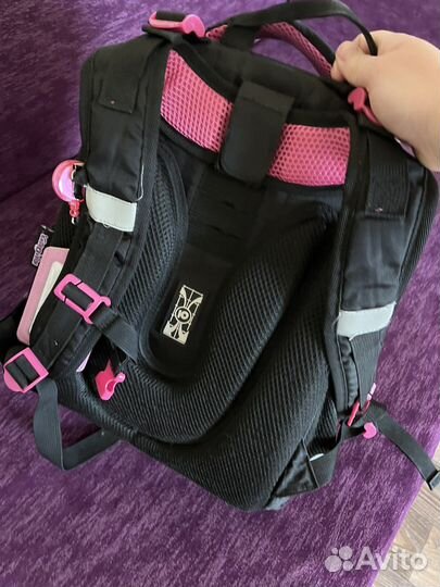 Продам каркасный портфель в отличном состоянии