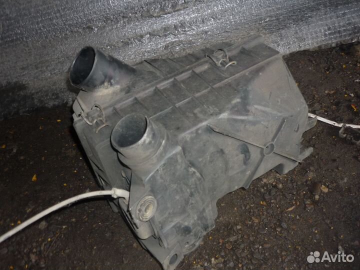 Корпус воздушного фильтра Пассат Б3 1.8