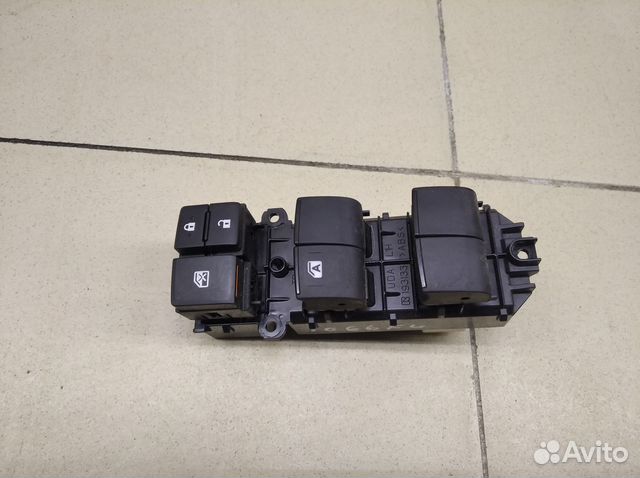 Блок управления стеклоподъемниками Hi Lux 2015