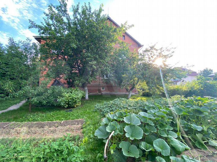 Дом 409 м² на участке 18 сот.