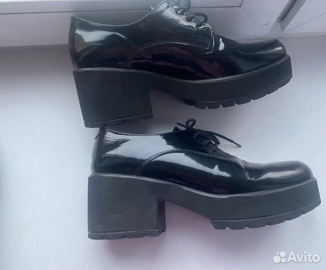 Ботинки женские лаковые 40 размер