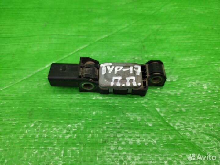 Датчик airbag прав. перед. Volkswagen Touareg