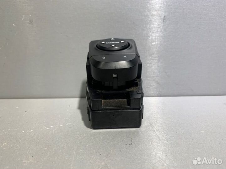 Блок управления зеркалами Kia Rio 4 X-Line хэтчбек