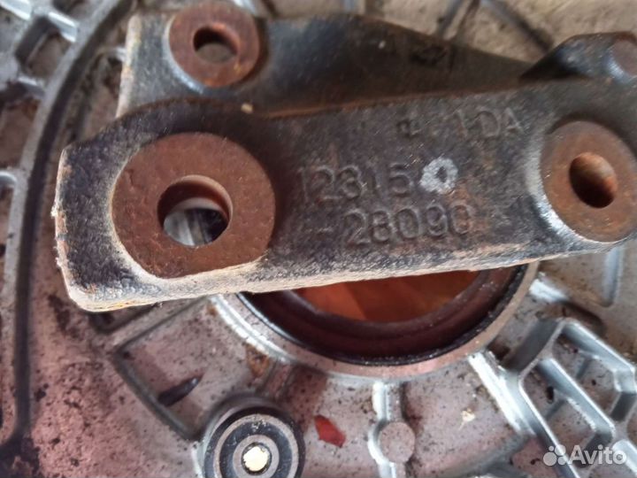 Кронштейн двигателя 2.0 1azfe Тойота рав4