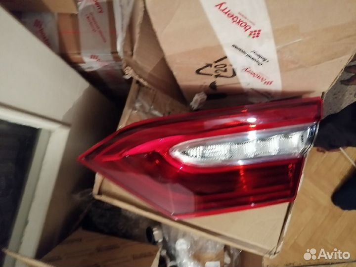 Фонарь правый внутренний Toyota Camry XV70 2018)