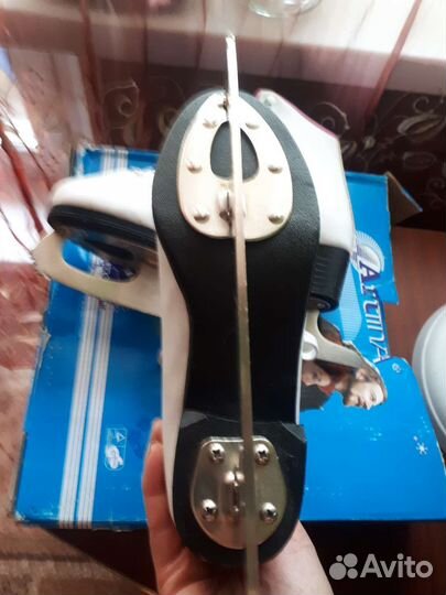 Коньки фигурные женские