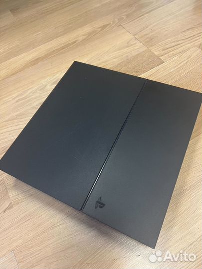 Игровая приставка PS4