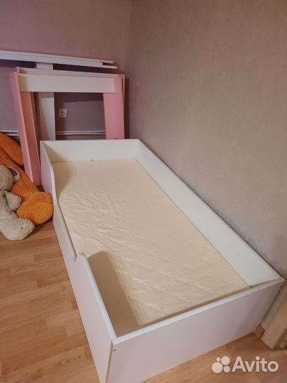 Детская кроватка домик