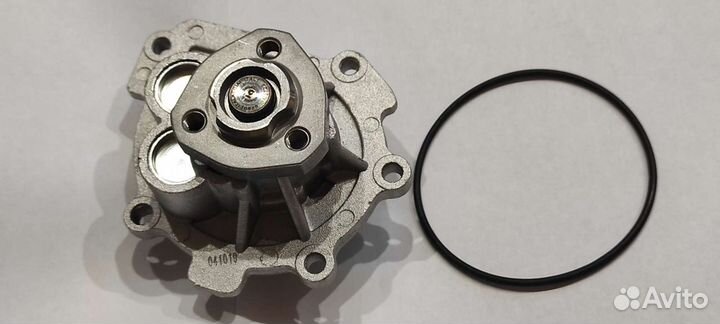 Автомобильный насос (помпа) новый на Шевроле Авео