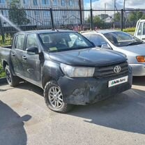 Toyota Hilux 2.4 MT, 2018, битый, 200 000 км, с пробегом, цена 1 500 000 руб.