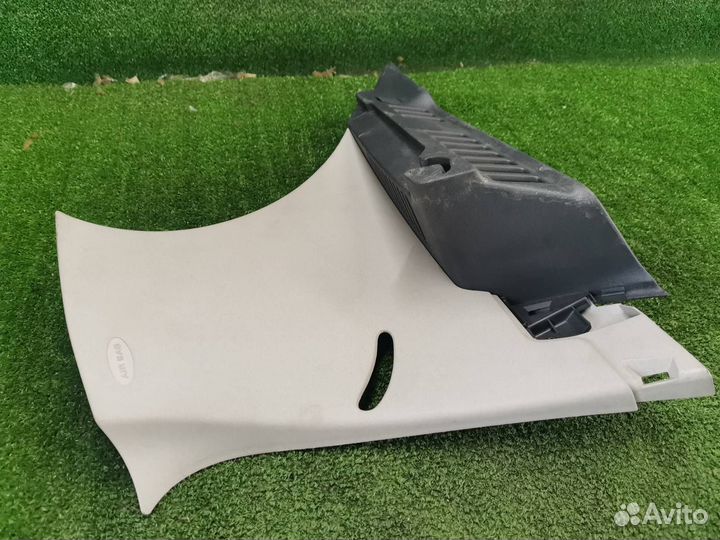 Обшивка стойки кузова задняя правая Renault Clio