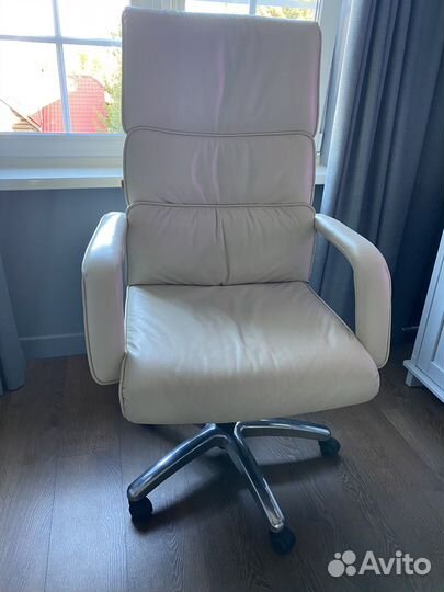 Офисное кресло