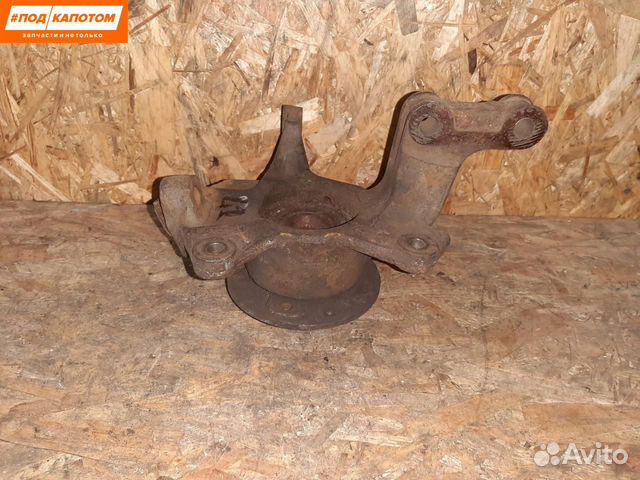 Кулак передний левый Renault Megane 3