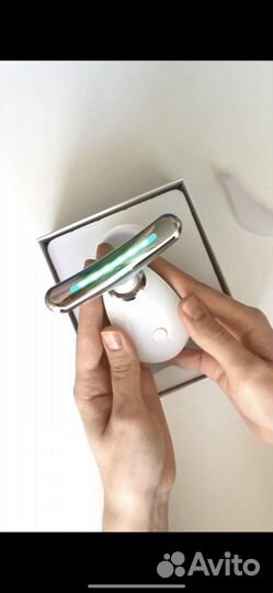 Ультразвуковой масажер для лица и зоны декольте