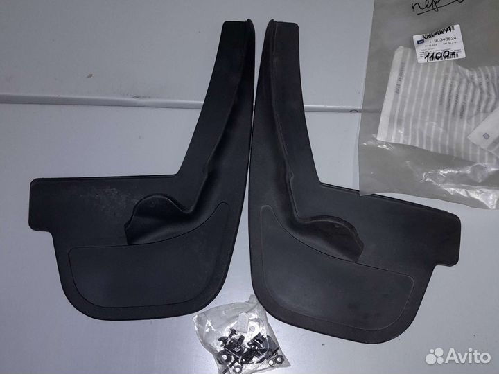 Комплект передних брызговиков (2 шт) 90348624