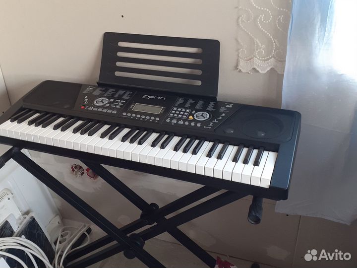 Синтезатор,стойка для синтезатора