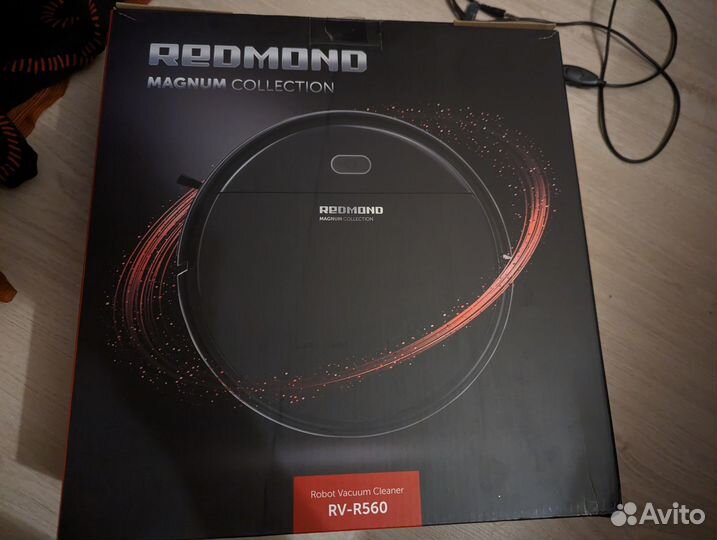Робот пылесос Redmond