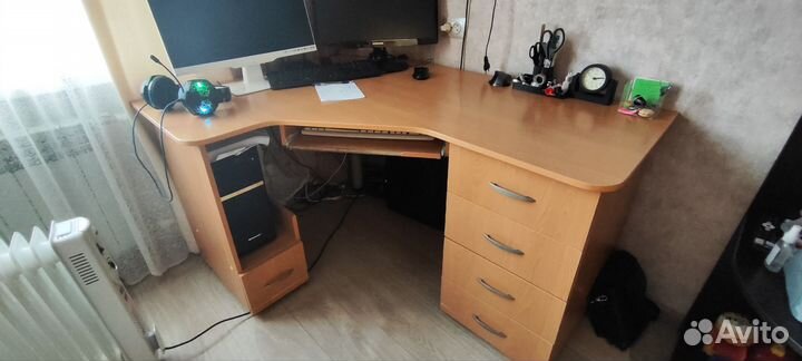 Компьютерный стол угловой